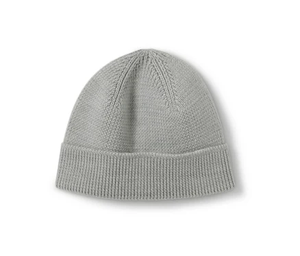 Bonnet de laine en maille gris pour enfant.