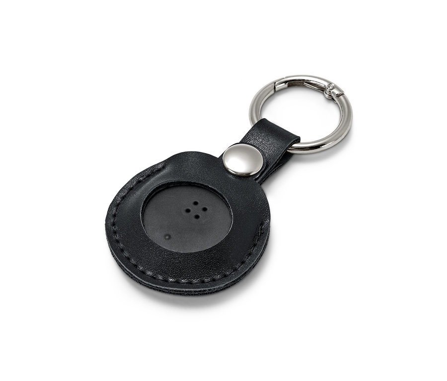 Tracker intelligent noir avec anneau porte-clé sur fond blanc.