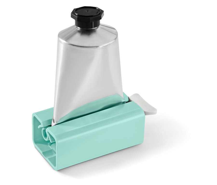 Tube argentée avec bouchon noir dans un presse-tube turquoise.