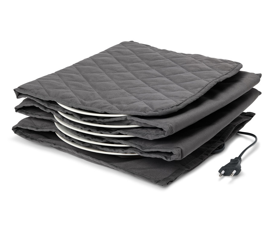 Chauffe-assiettes électrique gris avec des assiettes blanches à l'intérieur et une prise électrique.