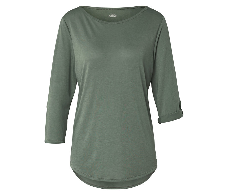 Un t-shirt olive à manches longues et manches retroussées sur fond blanc.