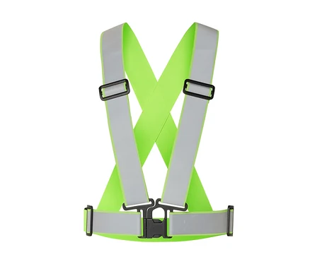 Gilet de sécurité vert néon avec bandes réfléchissantes grises et fermeture noire sur fond blanc.