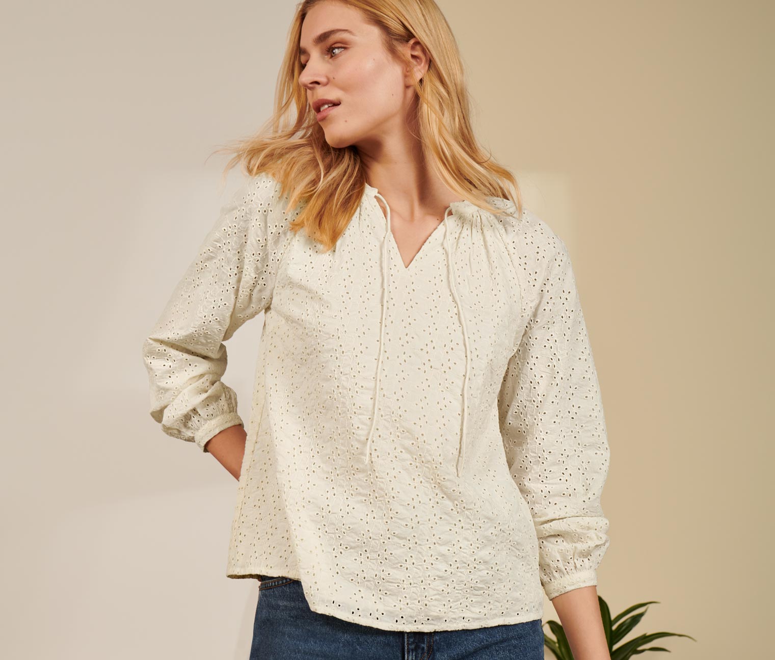 Blouse à broderie ajourée