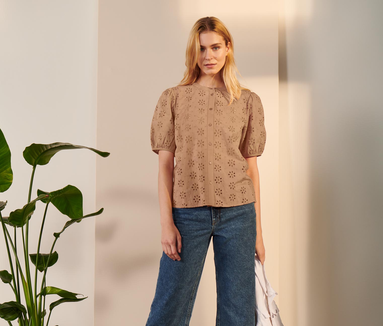 Blouse à broderie ajourée